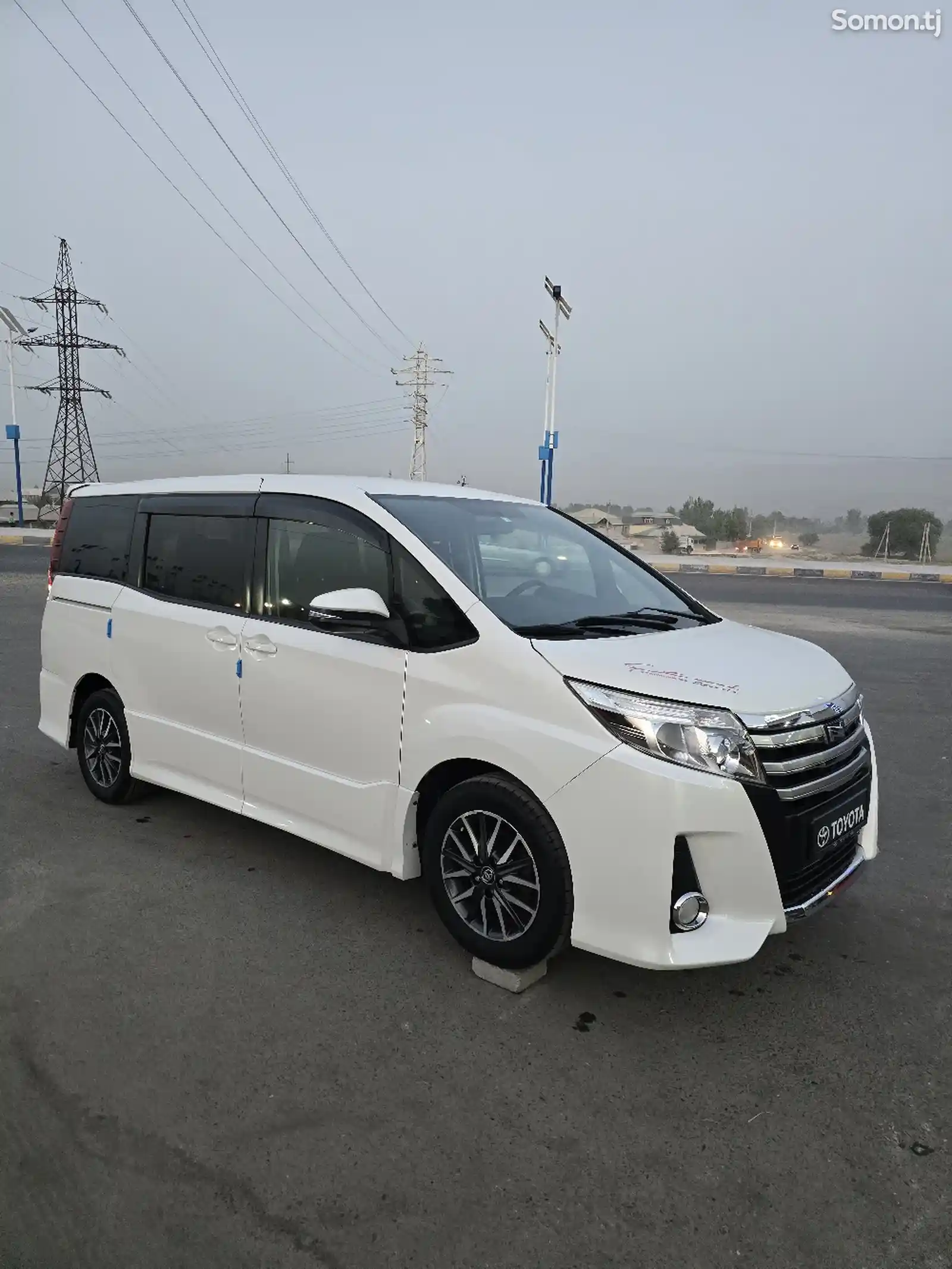 Toyota Voxy, 2014-4