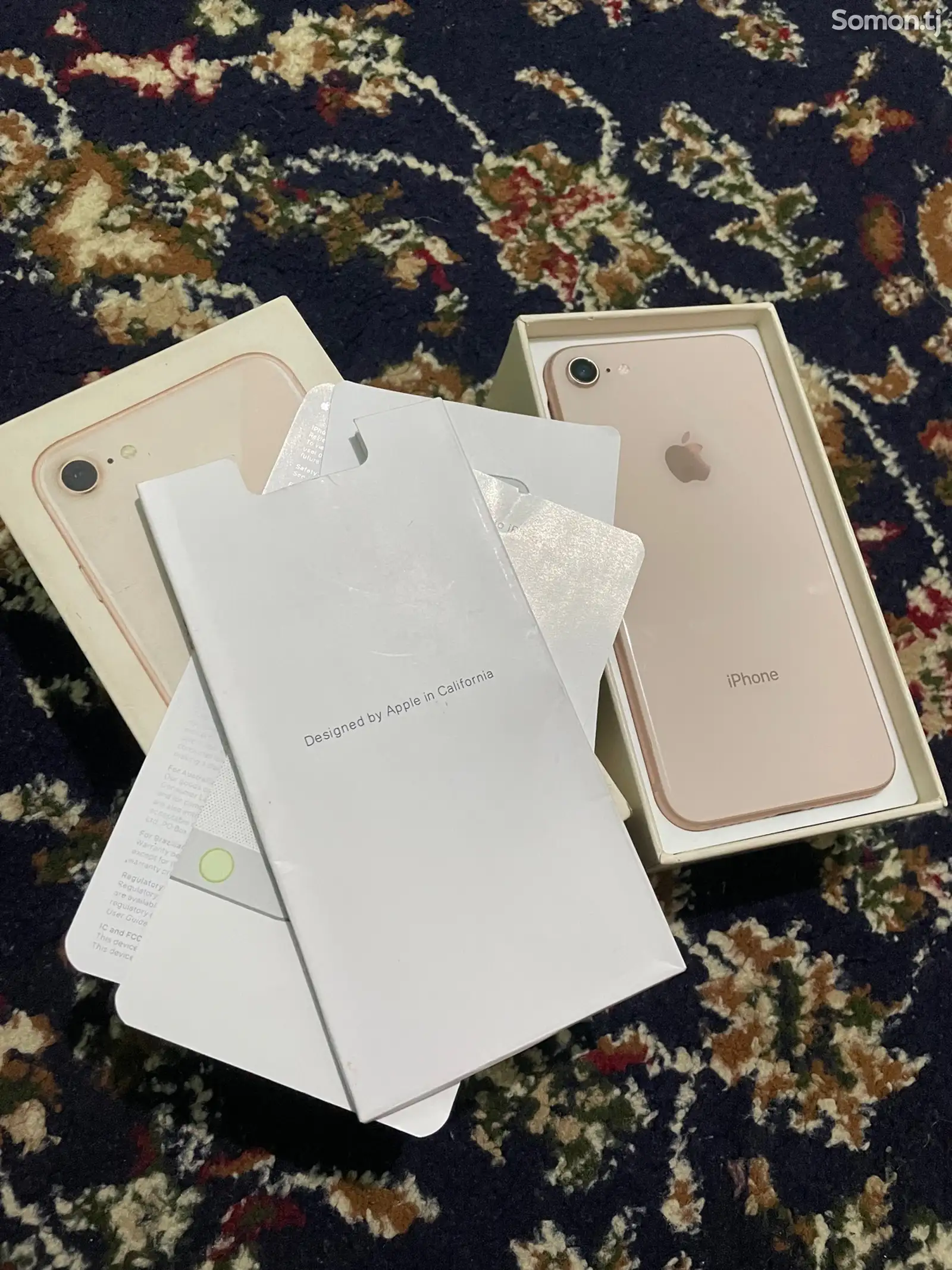 Apple iPhone 8, 64 gb, Gold-1