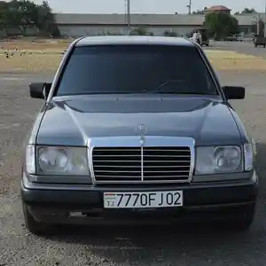 Mercedes-Benz W124, 1985