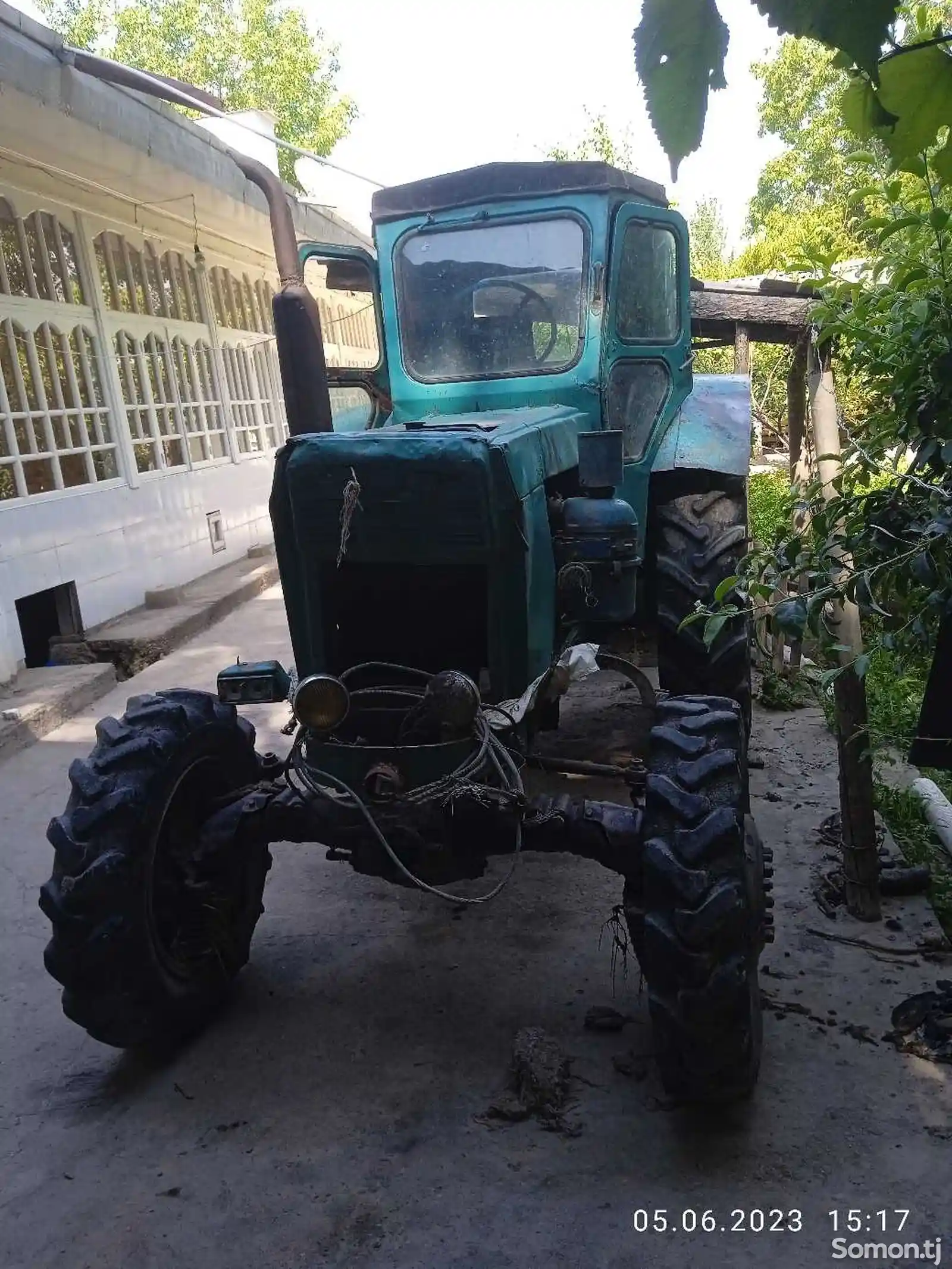 Трактор ЛТЗ 40-8