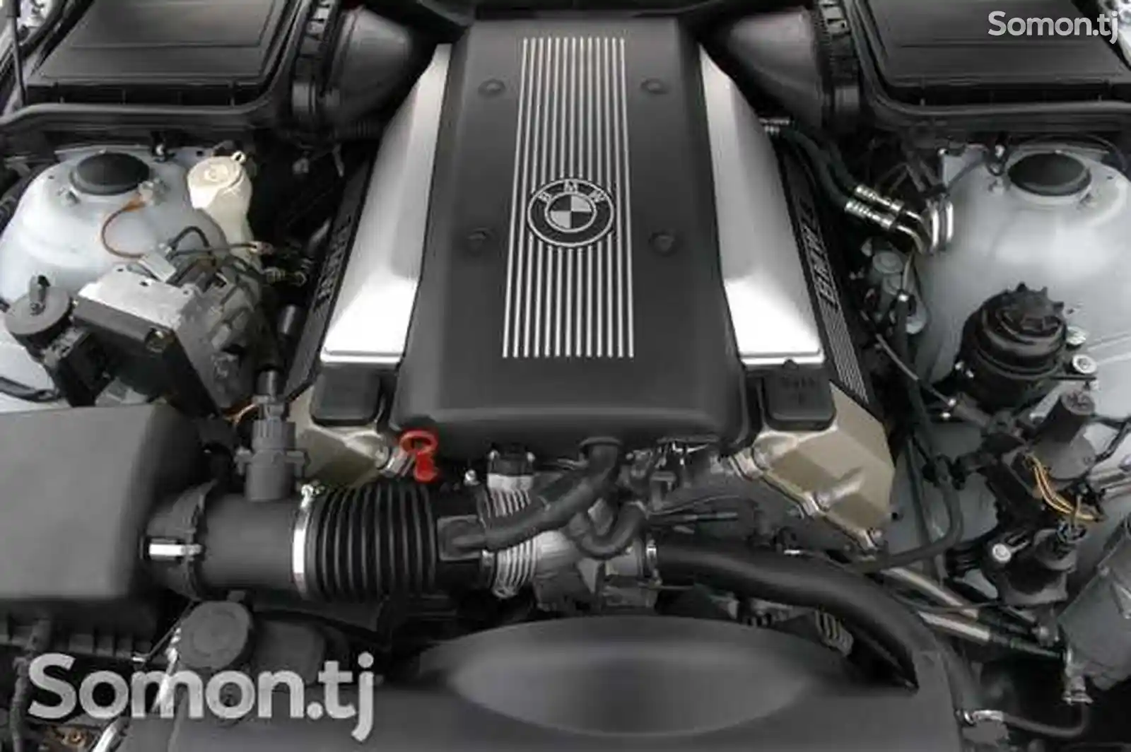 Крышка двигателя на BMW E39 E38 E34 E53 V8 M62 M60-1
