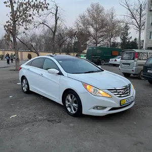 Hyundai Sonata, 2011