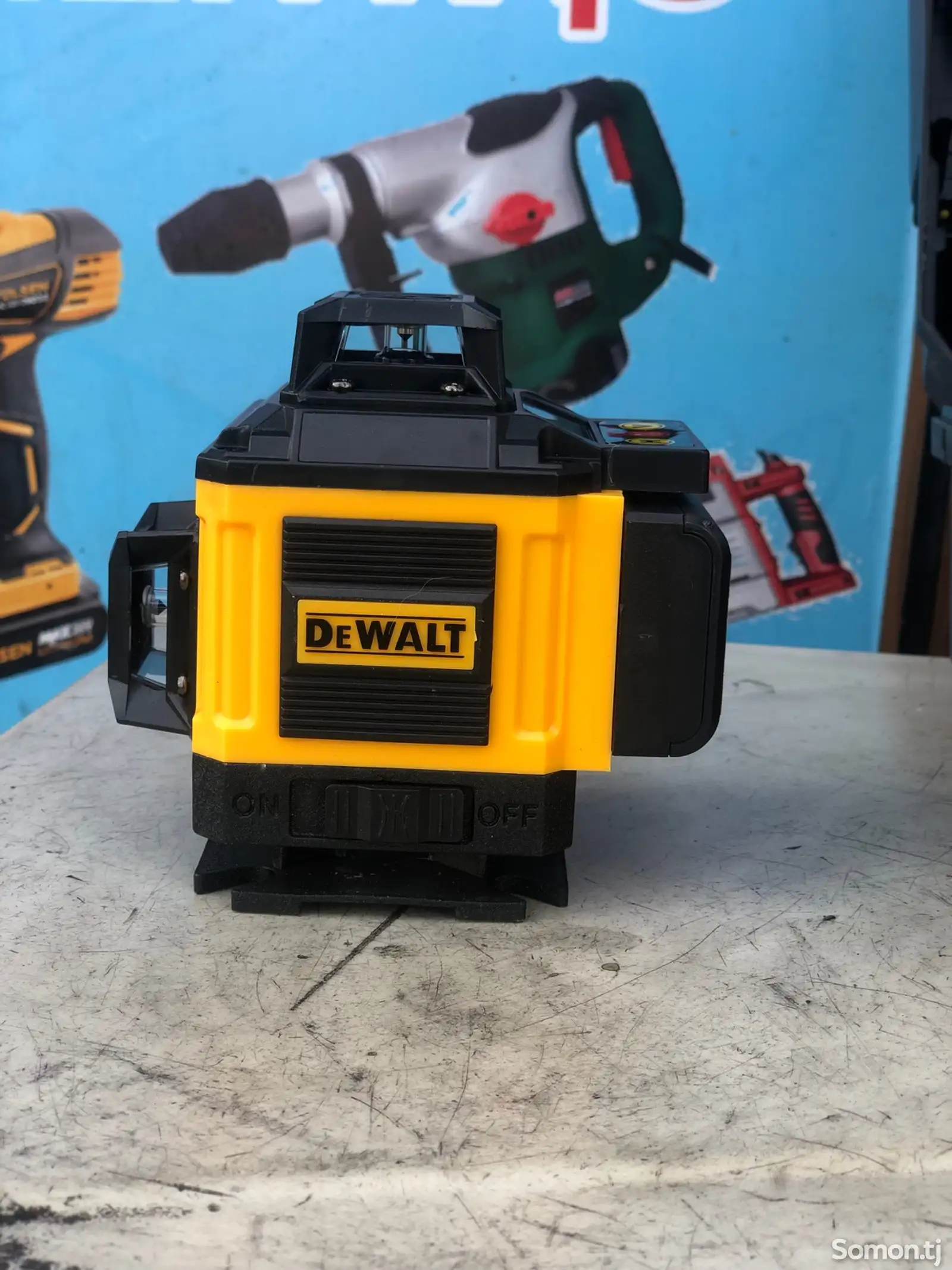 Лазерный дальномер Dewalt-1