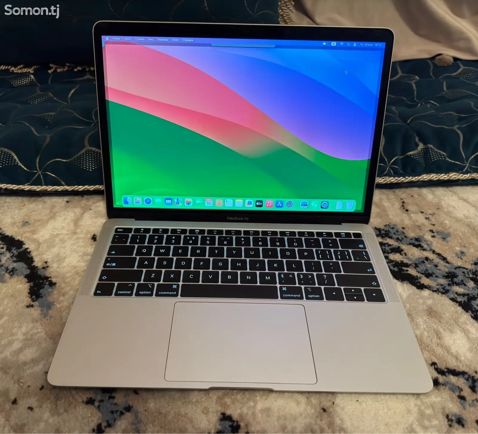 Ноутбук Apple MacBook Air-1