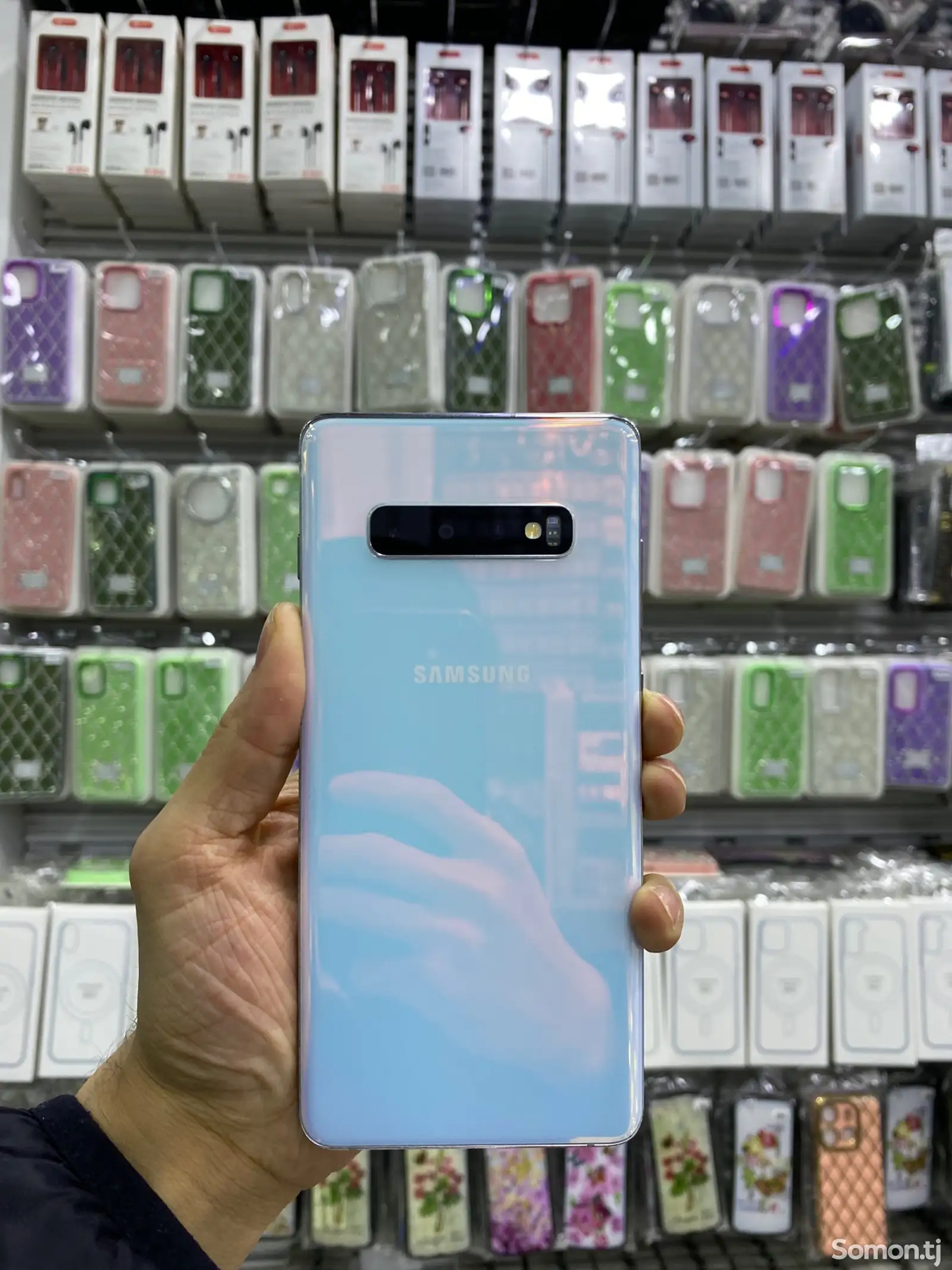 Samsung Galaxy S10 Plus-1