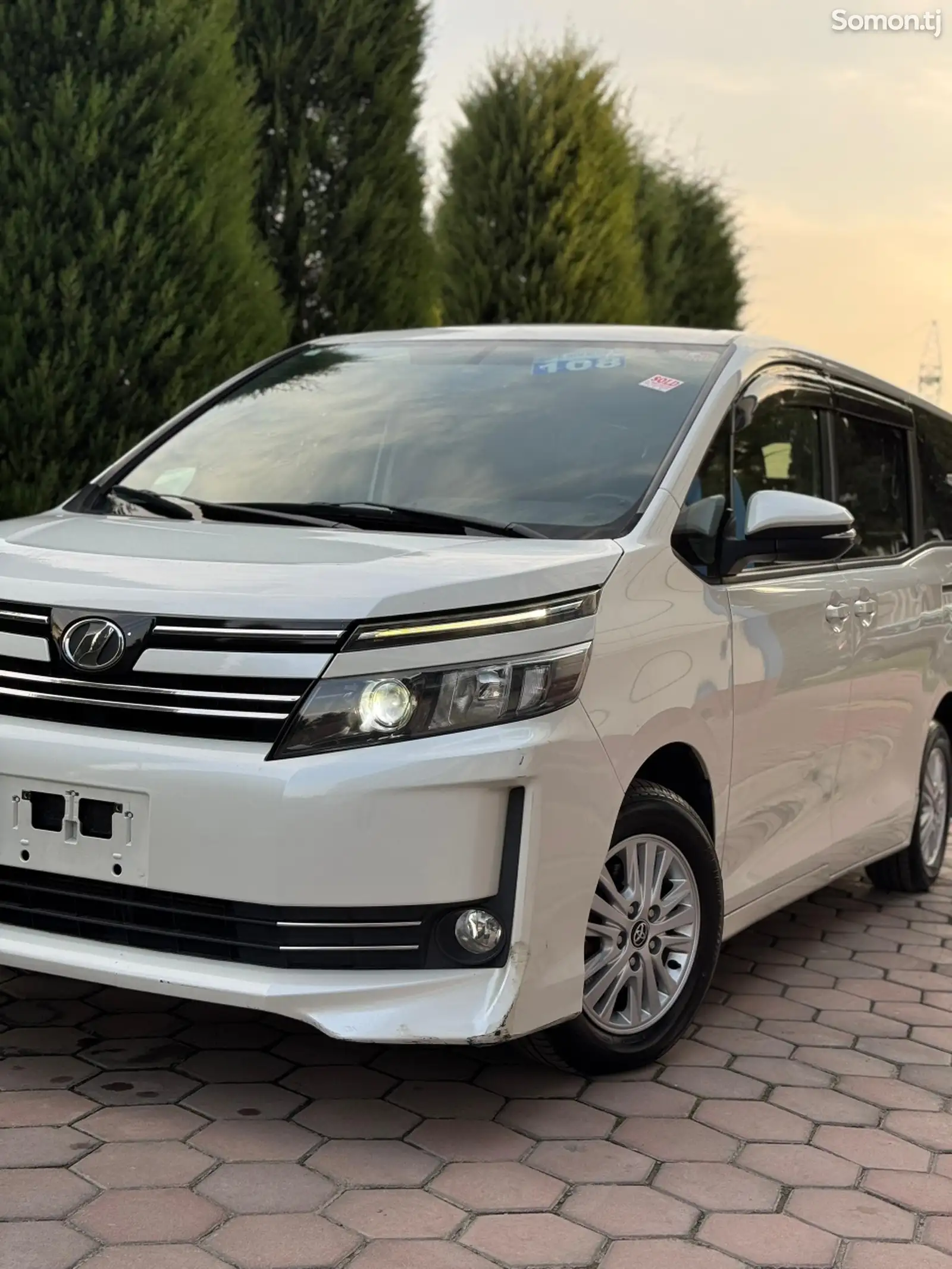 Toyota Voxy, 2015-1