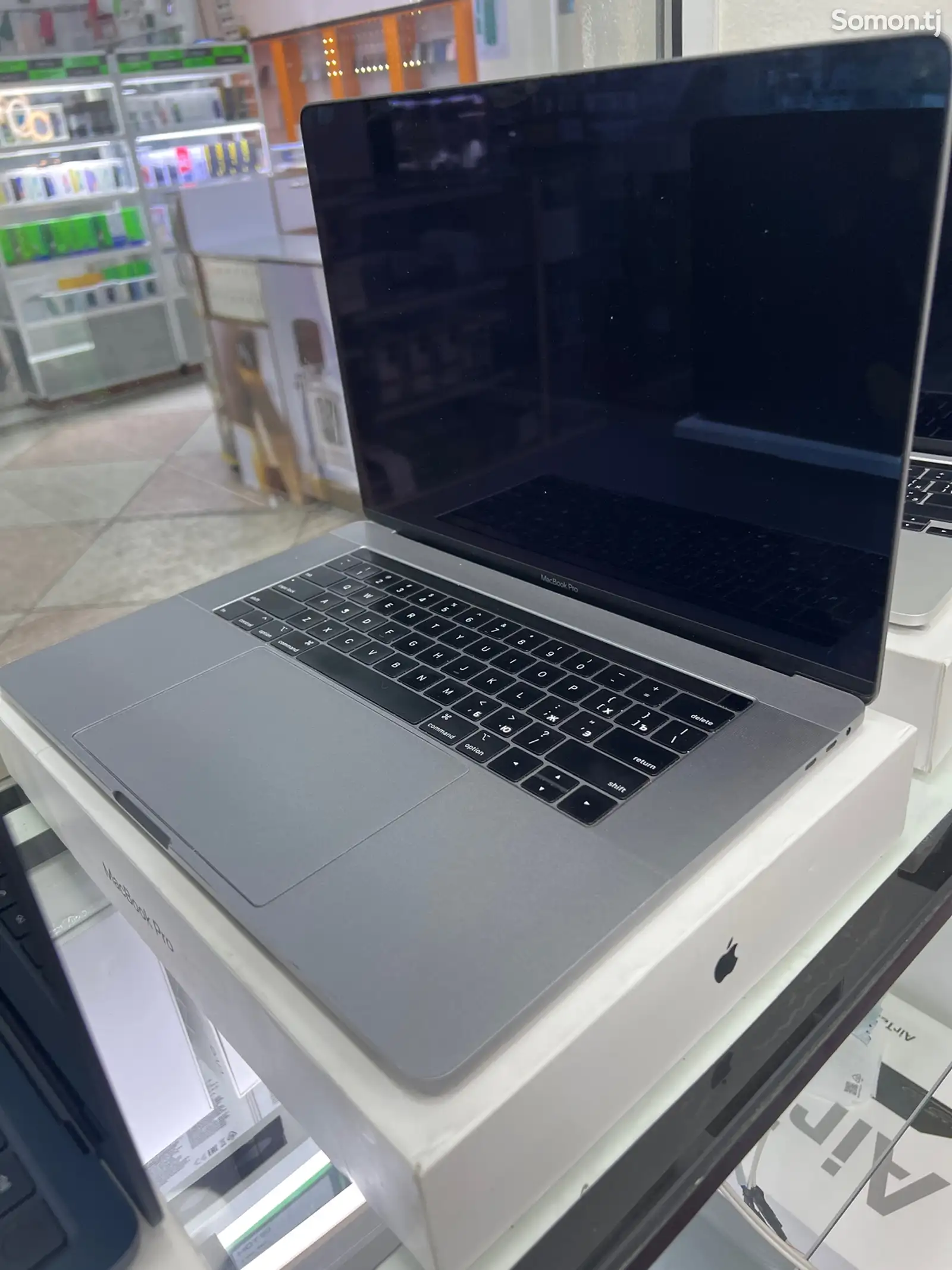 Ноутбук Macbook pro 2018 13 inch-1