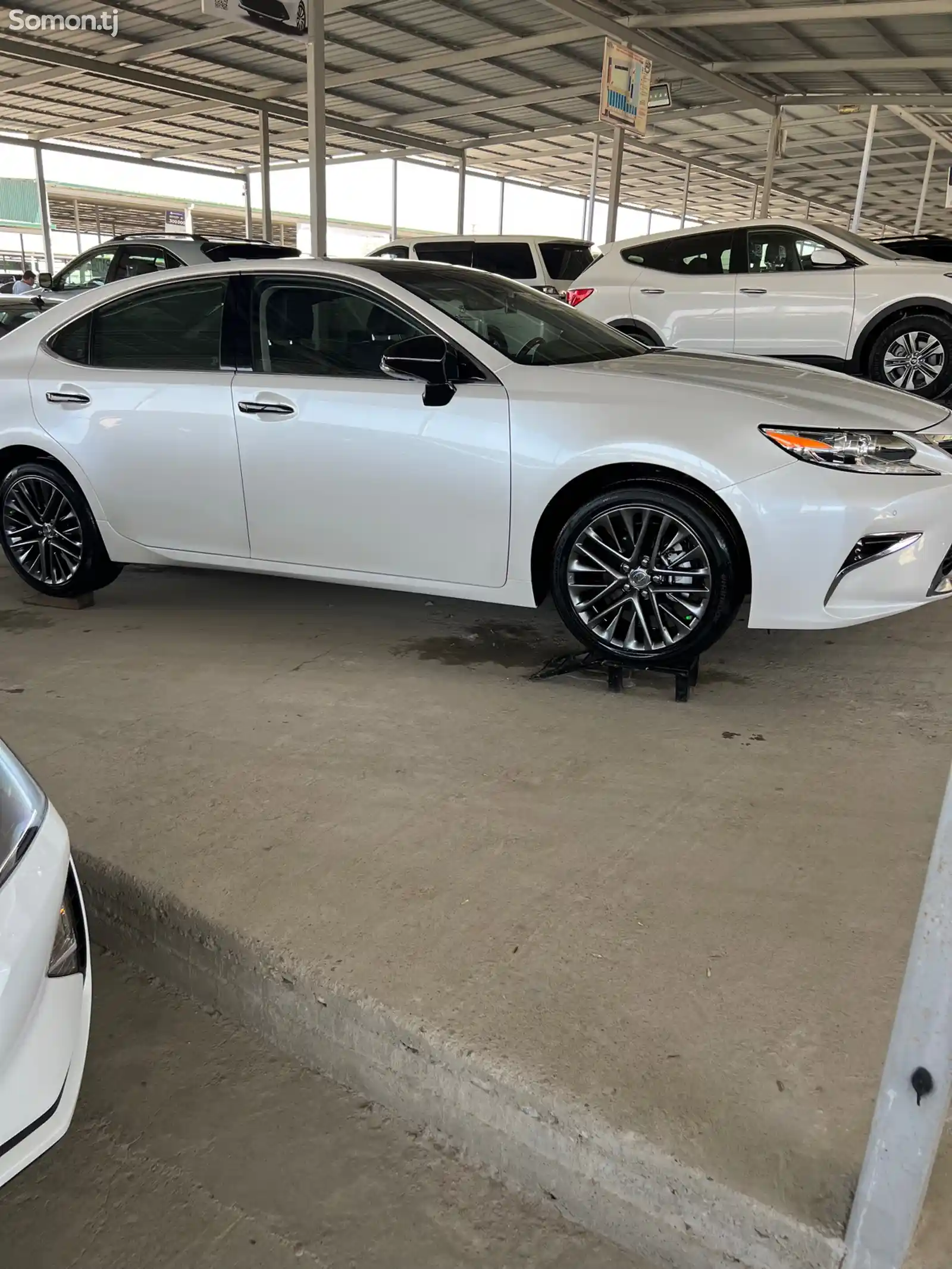 Lexus ES series, 2017-3