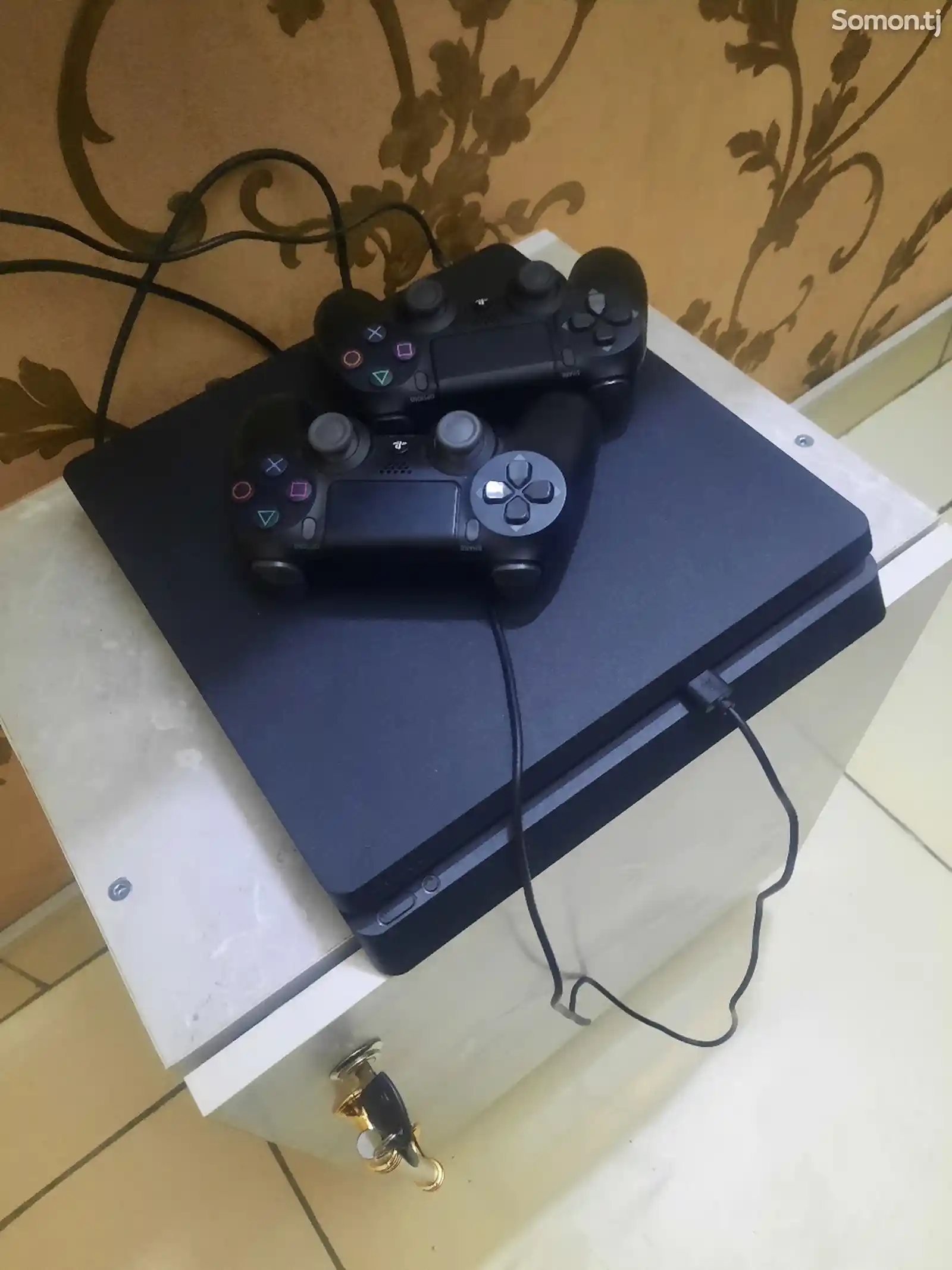 Игровая приставка Sony PlayStation 4