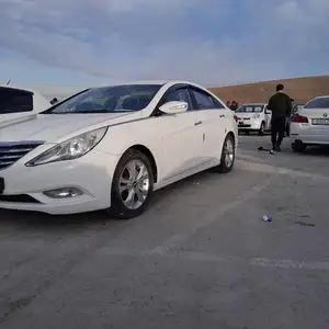 Hyundai Sonata, 2010