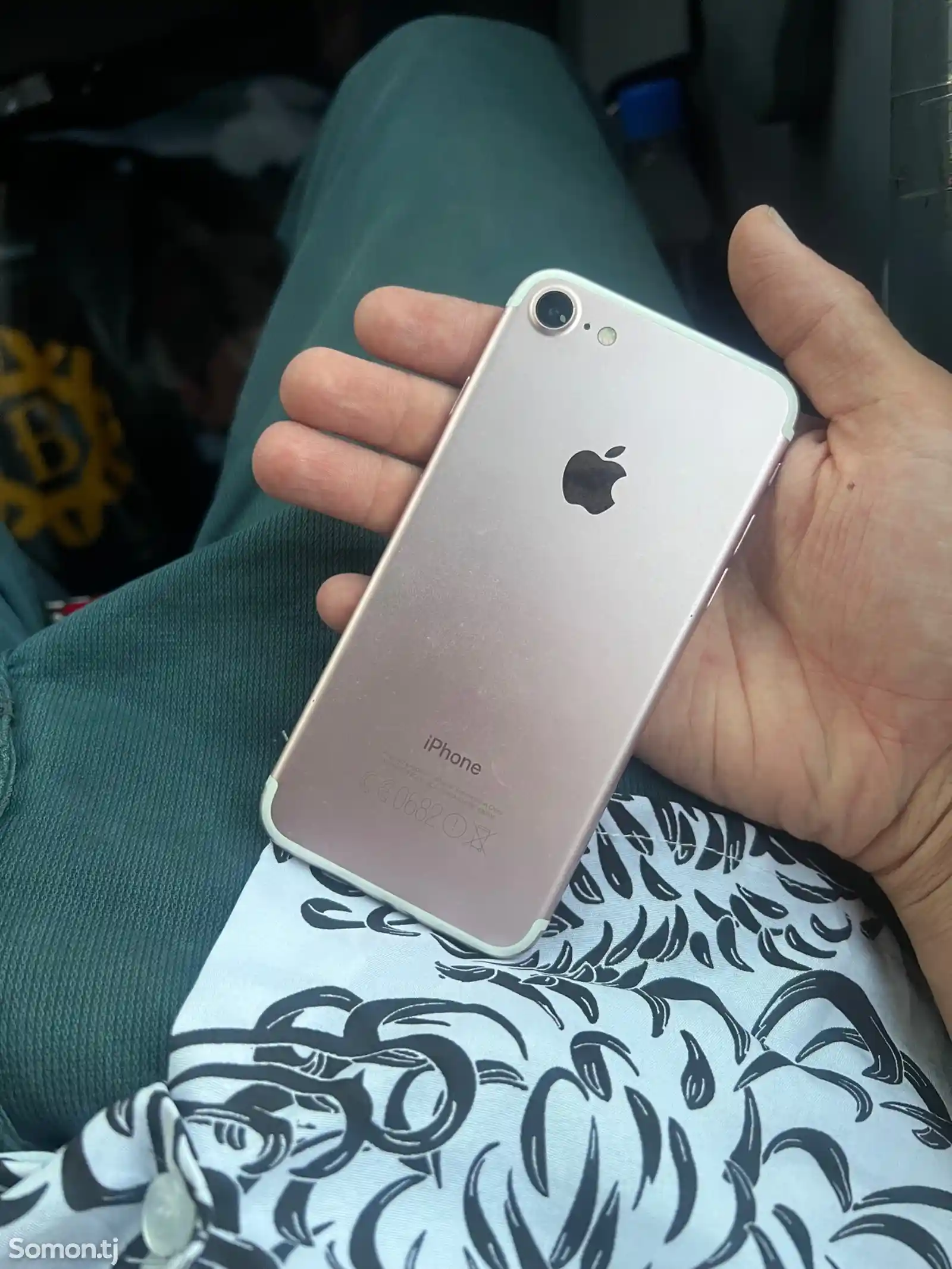 Apple iPhone 7, 32 gb-1