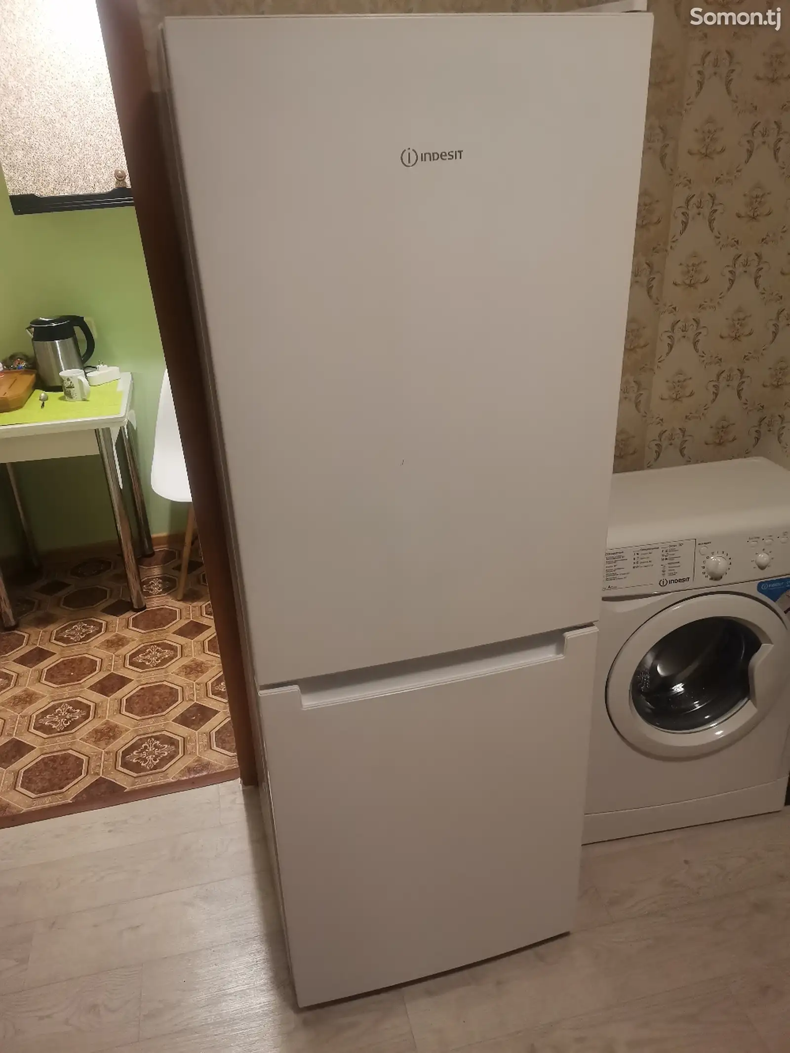 Холодильник Indesit-1