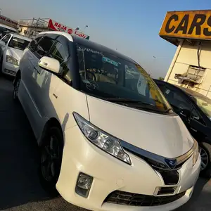 Toyota Estima, 2015