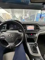 Hyundai Elantra, 2017-8