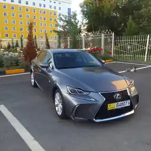 Lexus IS series, 2015