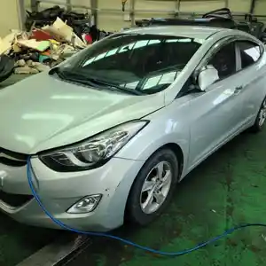 Капот на Hyundai Avante MD