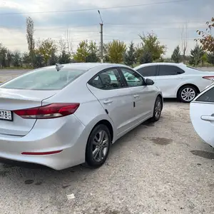 Hyundai Elantra, 2017