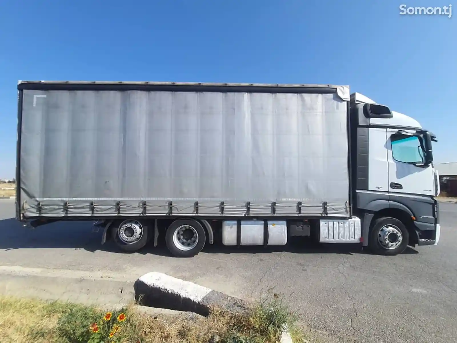 Бортовой грузовик Mercedes-Benz Actros 2545-3