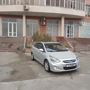 Hyundai Accent, 2011