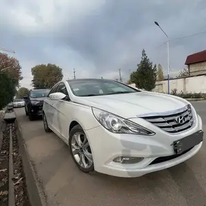 Hyundai Sonata, 2010