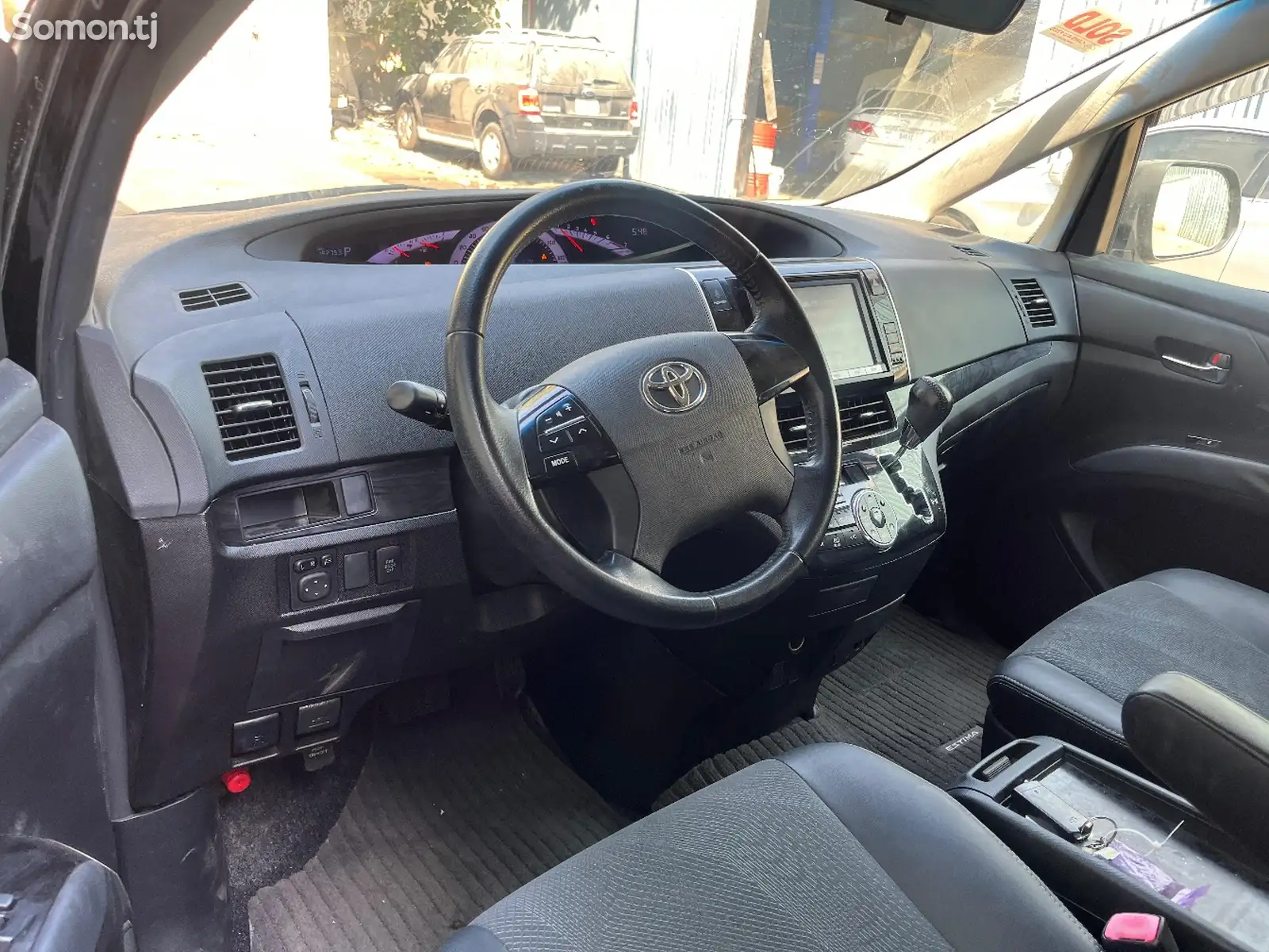 Toyota Estima, 2015-10