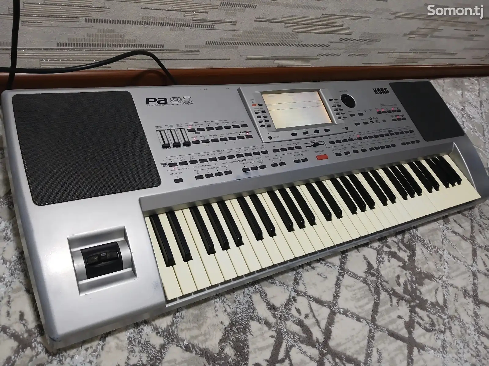 Синтезатор Korg pa80-1