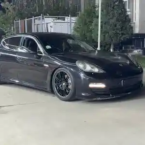 Porsche Panamera, 2010