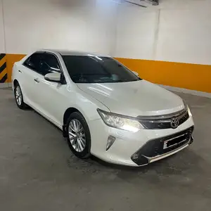 Toyota Camry, 2016