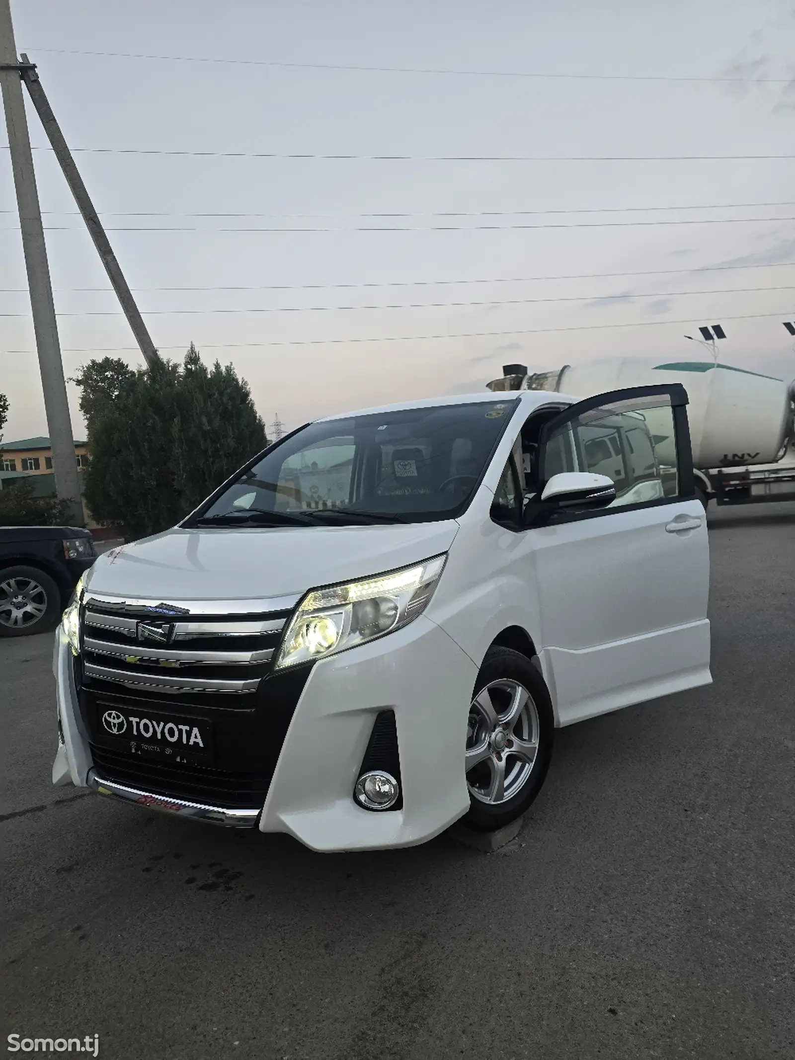 Toyota Voxy, 2014-9