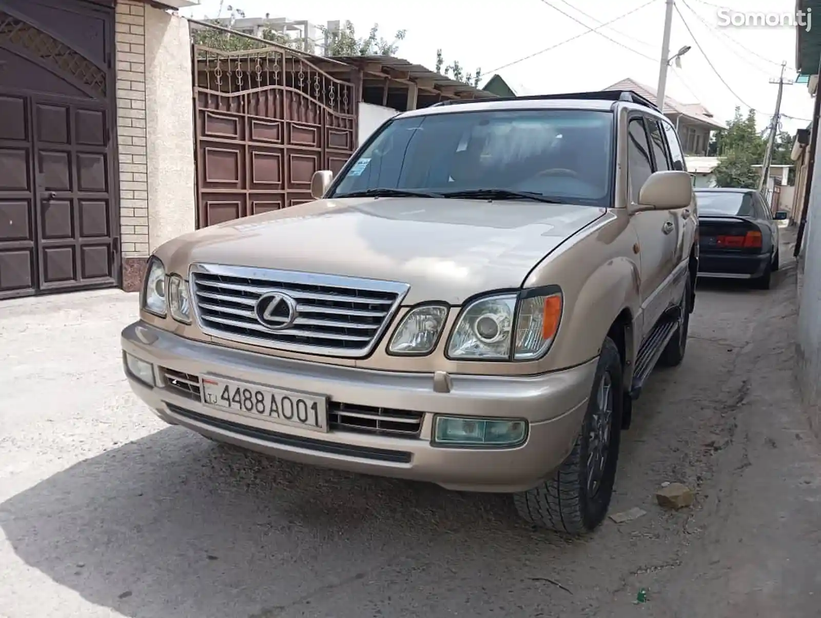 Lexus LX series, 2001-3