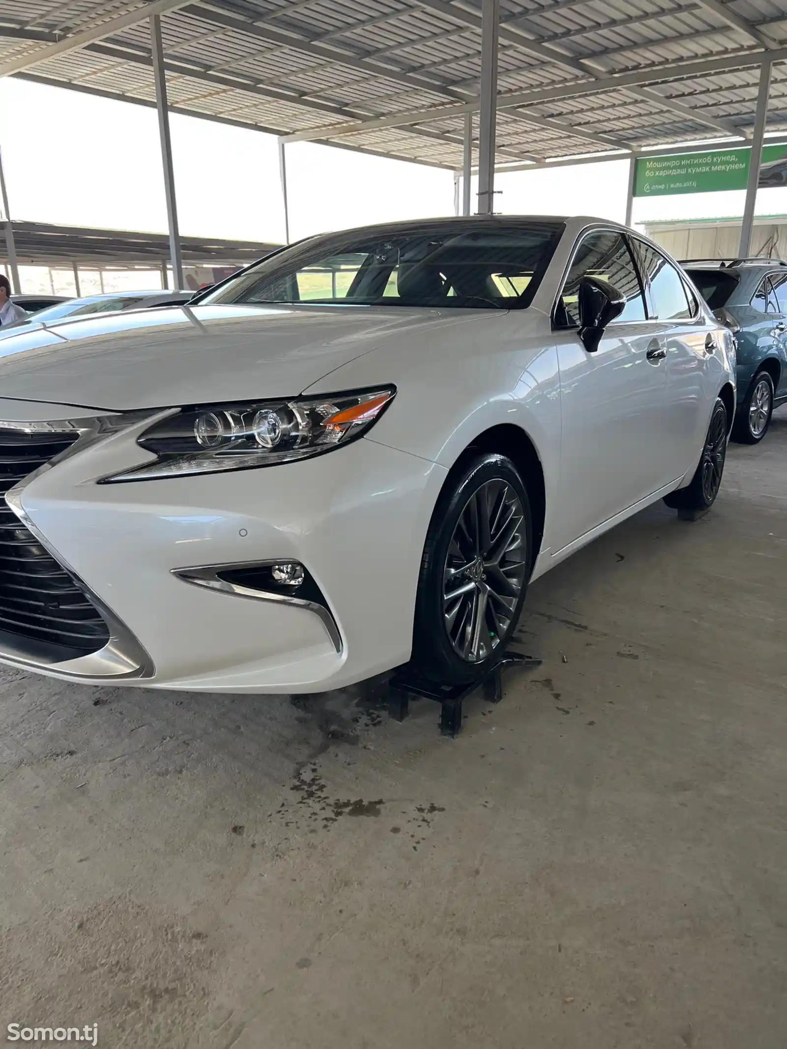 Lexus ES series, 2017-1