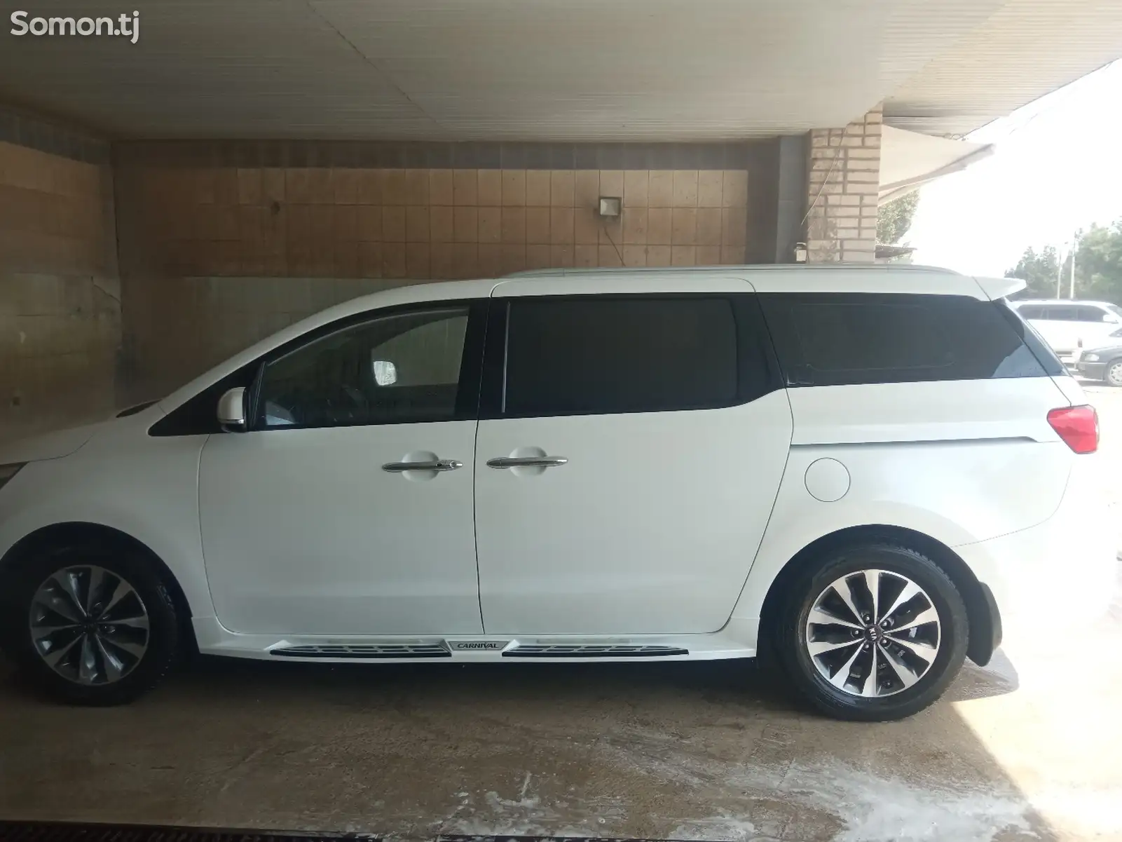 Kia Carnival, 2015-2