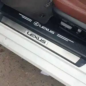 Защитная наклейка на порог Lexus