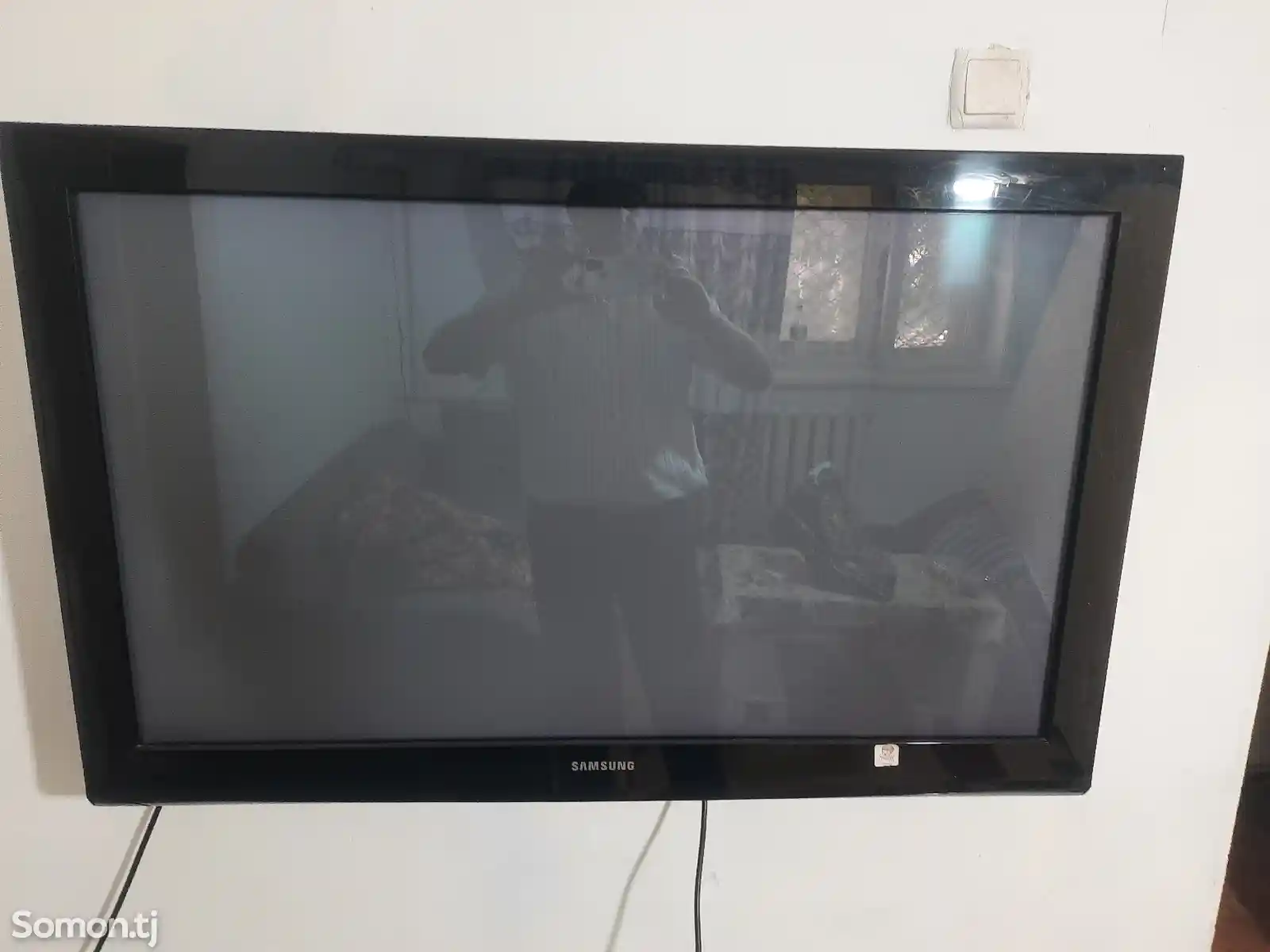 Телевизор Samsung с подставкой-2