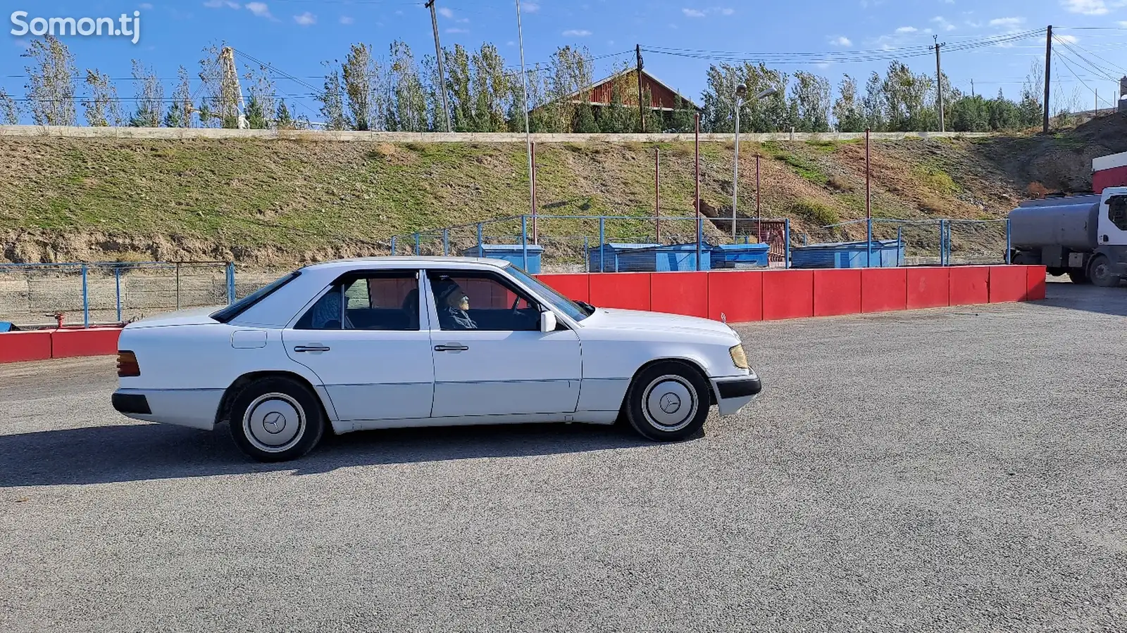 Mercedes-Benz W124, 1990-2