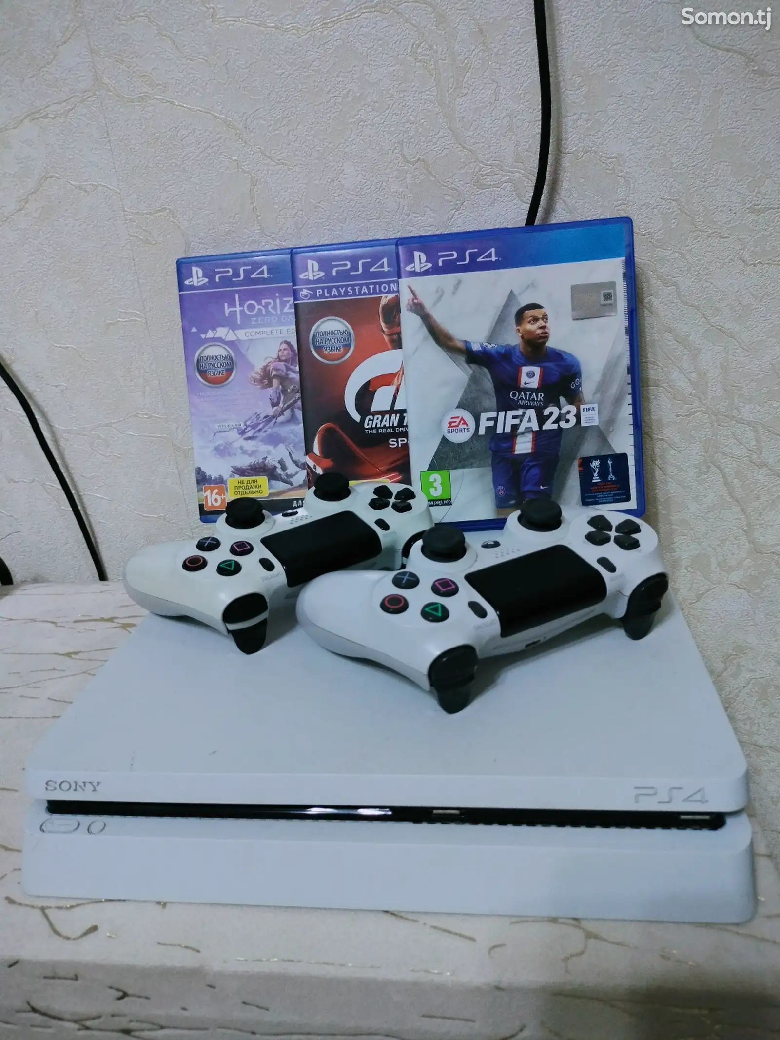 Игровая приставка Sony PlayStation 4 Slim-1