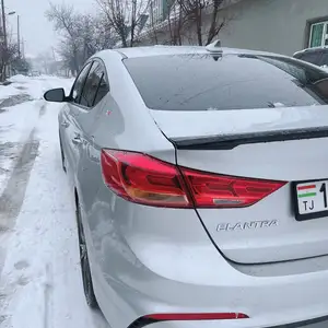 Hyundai Elantra, 2018