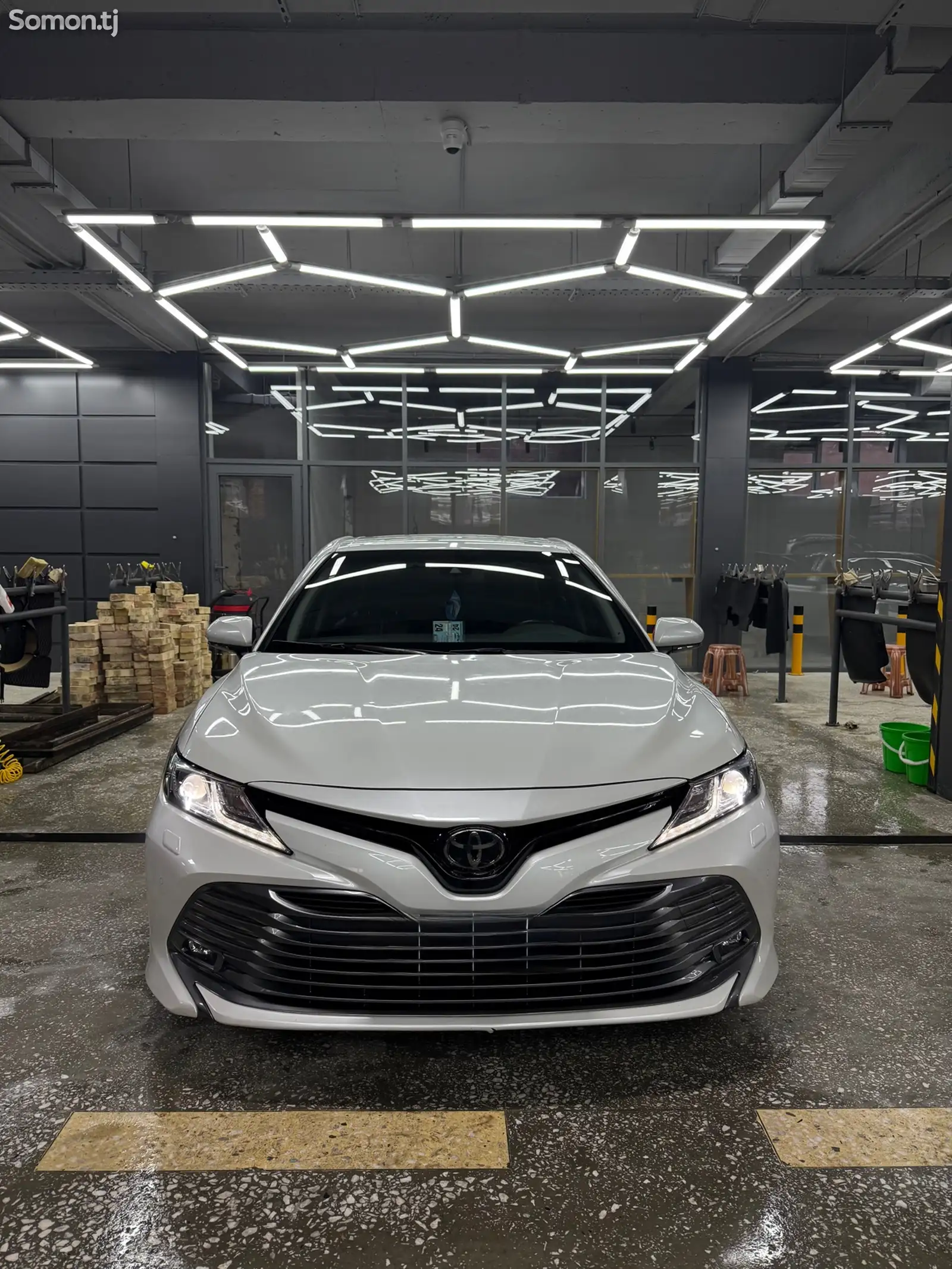 Toyota Camry, 2018-1