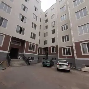 2-комн. квартира, Цокольный этаж, 63 м², 8мкр