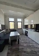 2-комн. квартира, 11 этаж, 74м², Сино-8