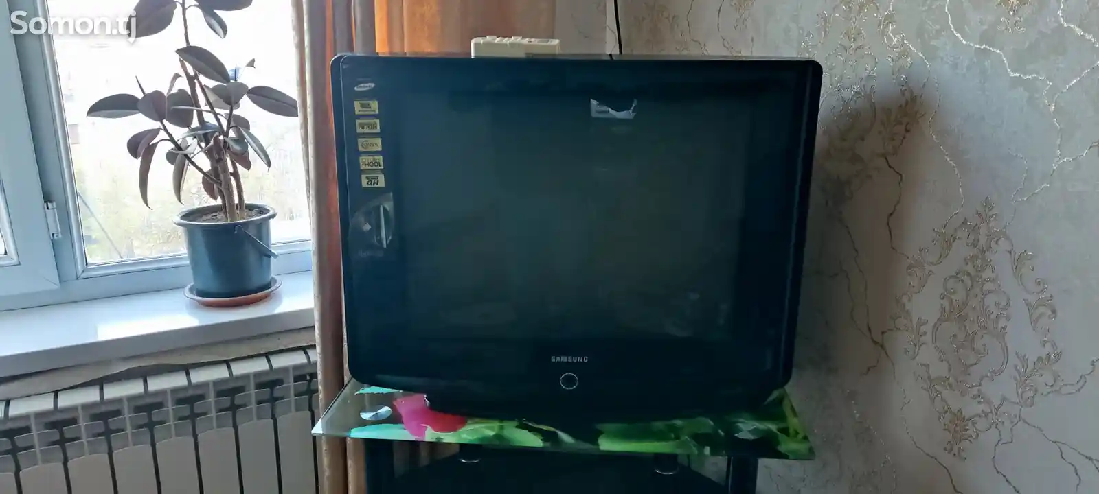 Телевизор с подставкой-3