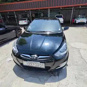 Hyundai Accent, 2011