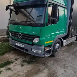 Бортовой грузовик Mercedes-Benz Atego, 2010