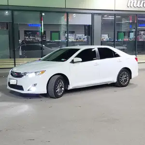 Toyota Camry, 2014