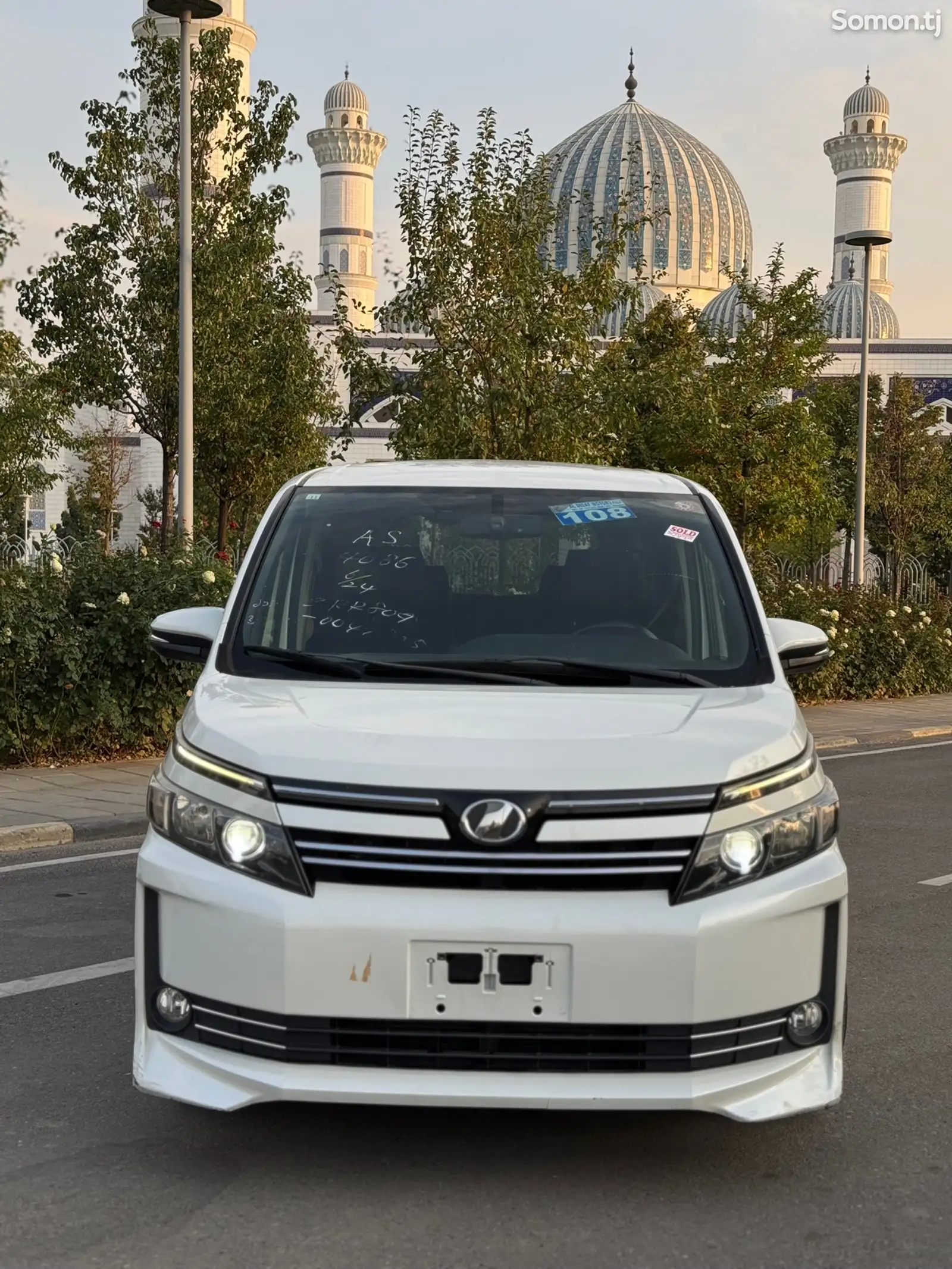 Toyota Voxy, 2014-1