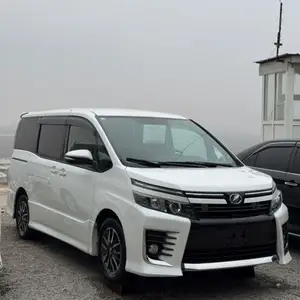 Toyota Voxy, 2015