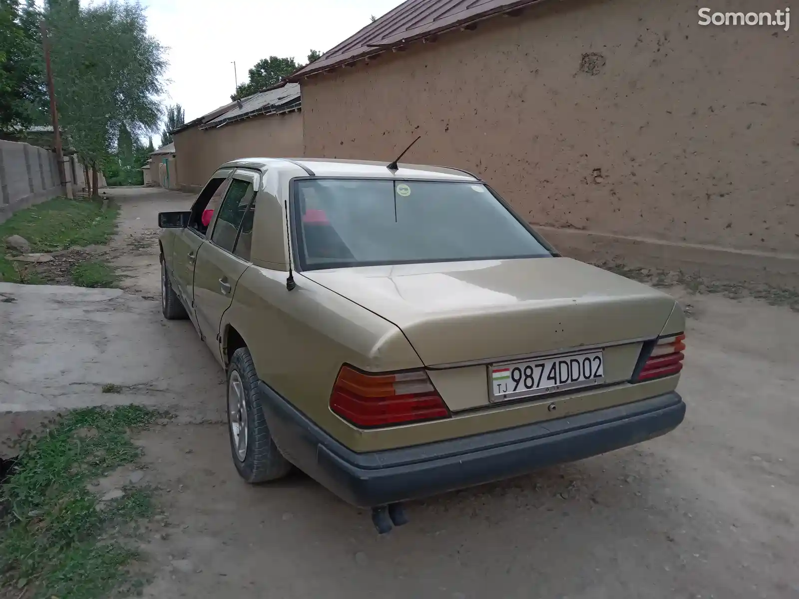 Mercedes-Benz W124, 1983-4