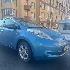 Nissan Leaf, 2011