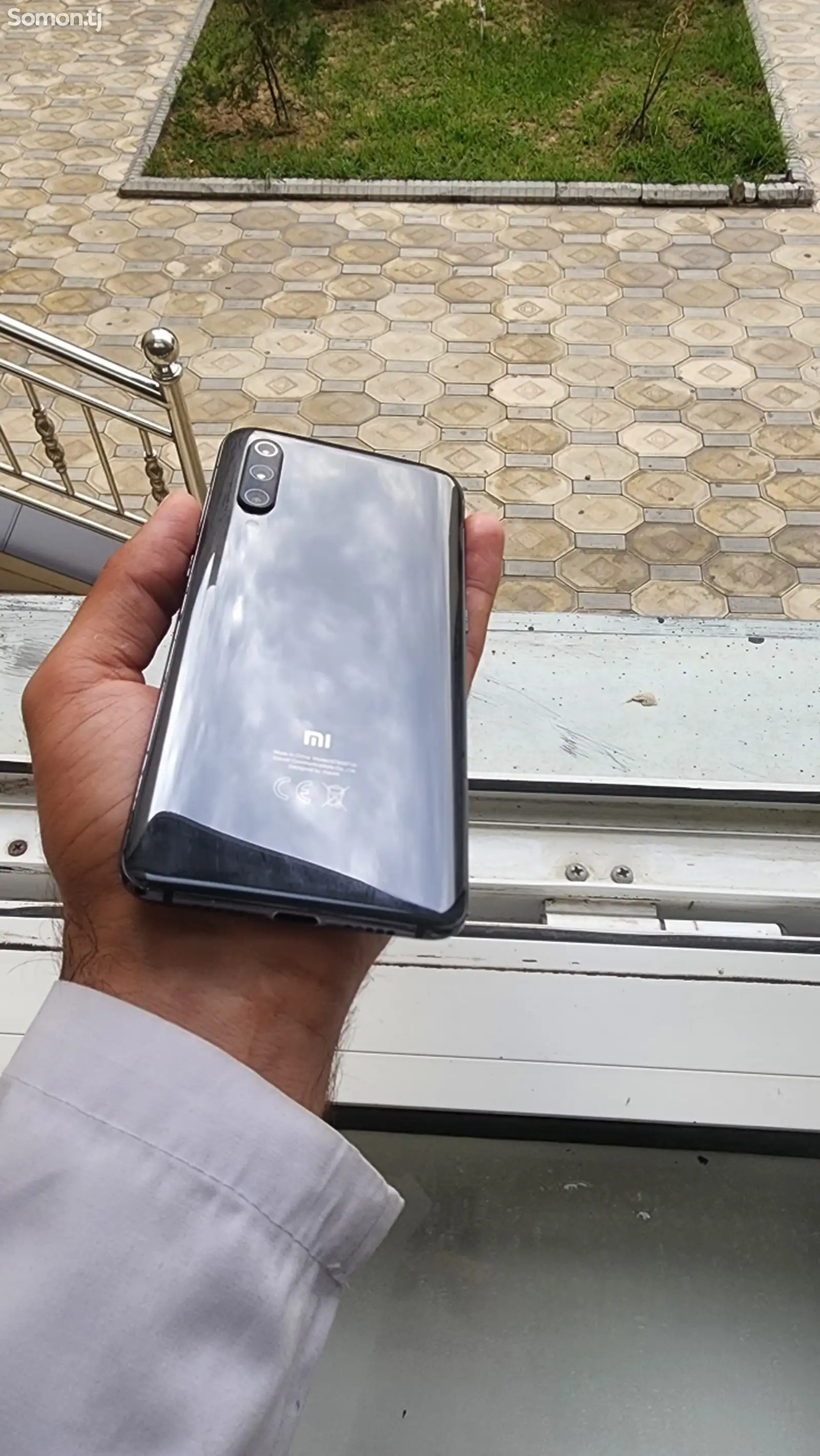 Телефон Xiaomi Mi 9-4