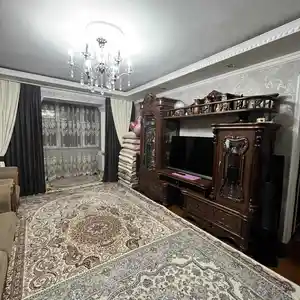 5-комн. квартира, 4 этаж, 110 м², 82 мкр